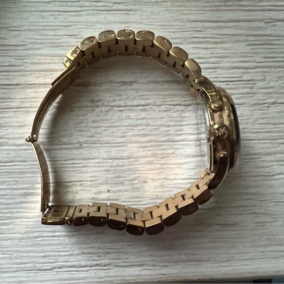 Michael Kors Goldtone Pinkish-Orange Face watch Date Window Snap Closure - Picture 7 of 8